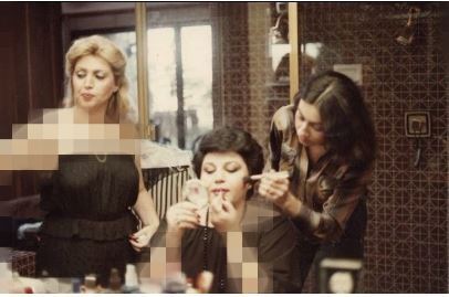 زندهیاد هایده و مهستی در یک آرایشگاه لوکس در حال چیتان پیتان کردن! زندهیاد هایده و مهستی در یک آرایشگاه لوکس در حال چیتان پیتان کردن!