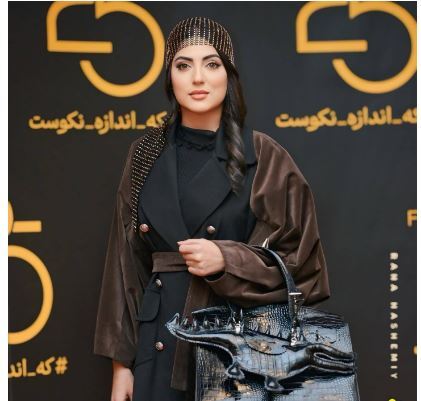 استایل ترند پاییزی هلیا امامی با یک سربند جذاب! +عکس