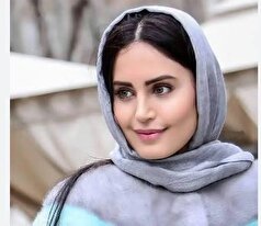 آغوش پر خنده و شادی الناز شاکردوست و نعیمه نظام‌دوست در اکران یک فیلم