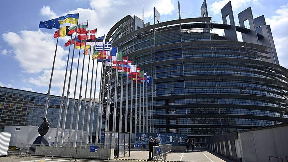 یک دانشمند علوم سیاسی توانایی ایالات متحده در کنار گذاشتن اروپا از مذاکرات اوکراین را ارزیابی کرد.