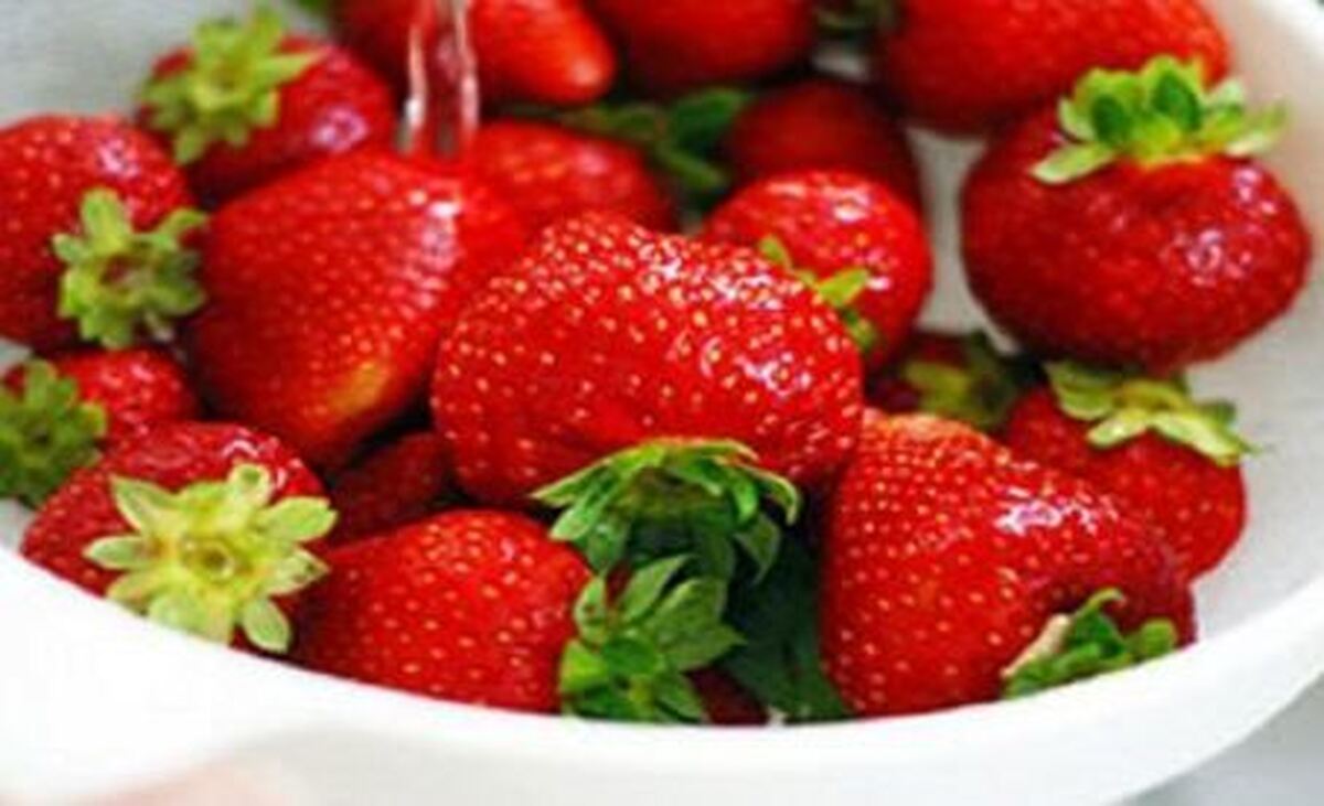 سرکه توت فرنگی را با ۳ قلم مواد اولیه آماده کنید