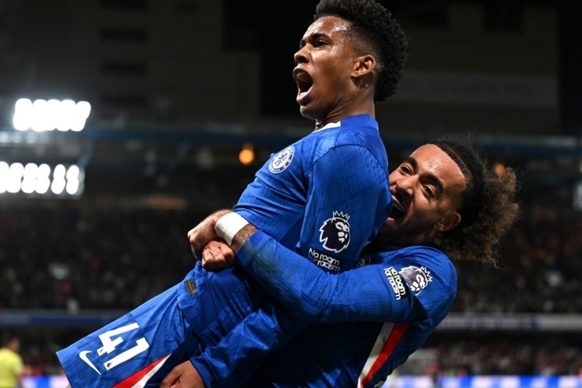 کوکوریلا در مورد استوائو، مهاجم چلسی، گفت: «بالاخره با پای راستش گل زد!»