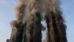 آتش‌سوزی بزرگی در یک مجتمع مسکونی با ۴۰۰۰ نفر جمعیت در هنگ کنگ رخ داد.