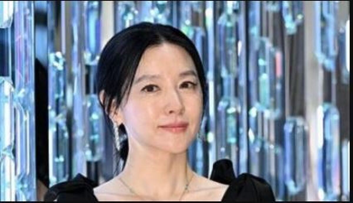 لی یونگ‑ائه با وقار و زیبایی ذاتی اش در ۵۴ سالگی نماد زیبایی شد