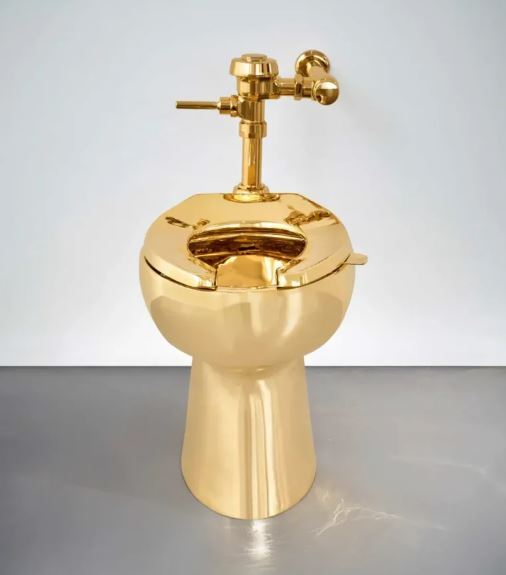 توالت فرنگی ساخته شده از طلای ۱۸ عیار به حراج گذاشته شد