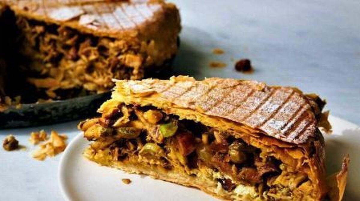 از غذا‌های تکراری خسته شدی اینبار این چیکن پاستیلا معروف و خاص را امتحان کن