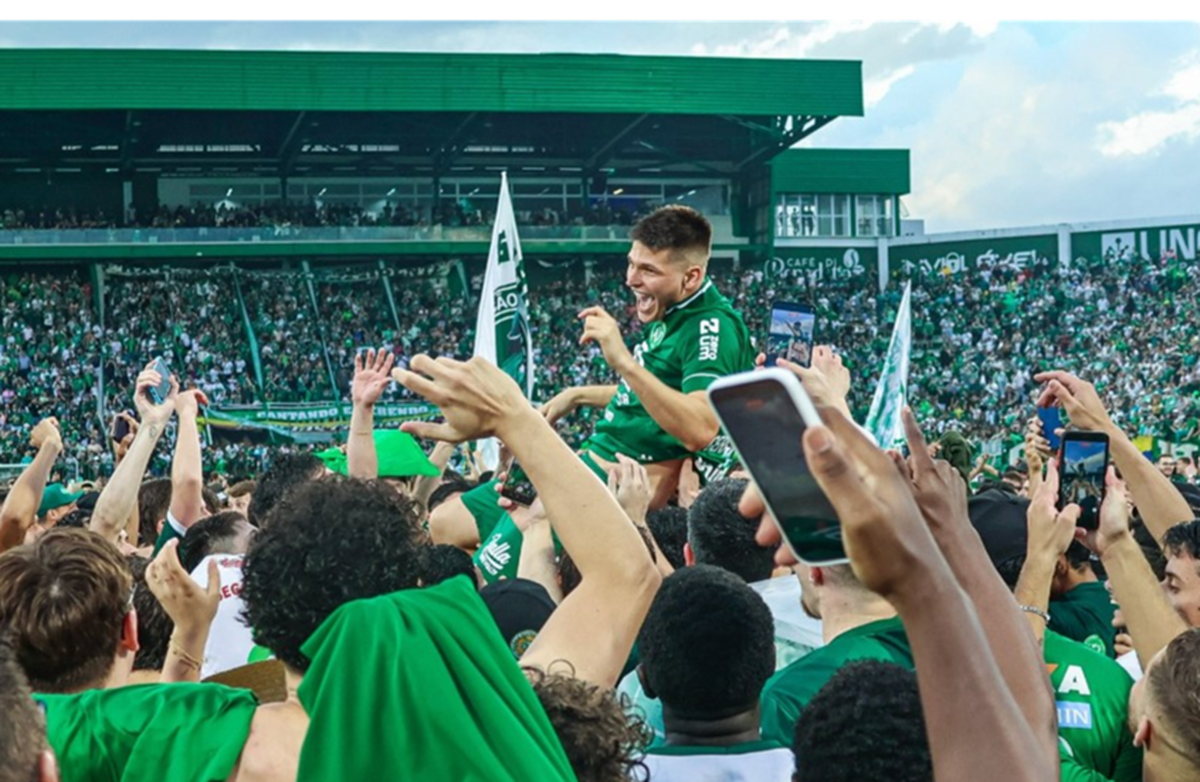 نه سال پس از فاجعه‌ای که جان اکثر بازیکنانش را گرفت، چاپکوئنسه با صعود به لیگ برتر، یاد قربانیان خود را گرامی می‌دارد