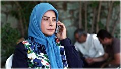 پرتره‌ای دیدنی از سیما تیرانداز در حال فیلمنامه خوانی با استایلی سنتی و جذاب/چهره اش شکسته نشده؟