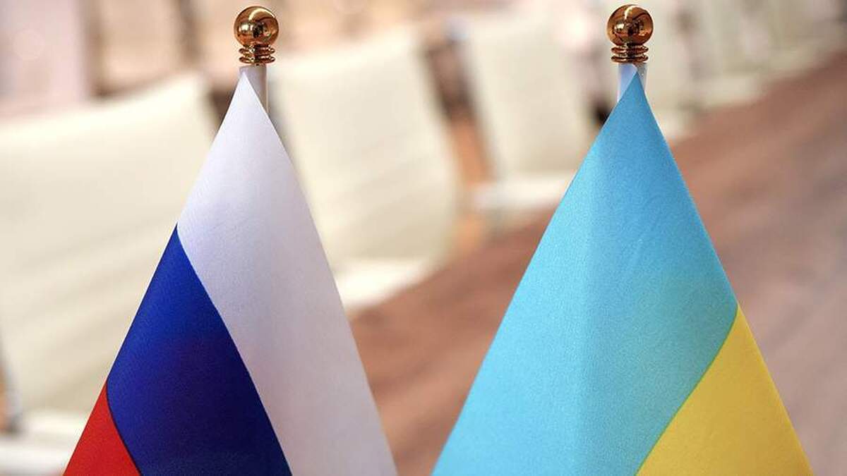 پوتین اظهار داشت که سرویس‌های اطلاعاتی روسیه و اوکراین در مورد مسائل بشردوستانه با یکدیگر در تماس مداوم هستند.