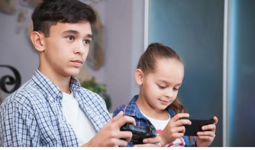 راز مدیریت استفاده از گوشی یا تبلت برای بچهها بدون دعوا و تنش راز مدیریت استفاده از گوشی یا تبلت برای بچهها بدون دعوا و تنش