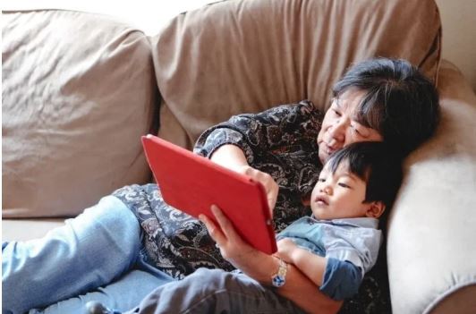 راز مدیریت استفاده از گوشی یا تبلت برای بچهها بدون دعوا و تنش راز مدیریت استفاده از گوشی یا تبلت برای بچهها بدون دعوا و تنش