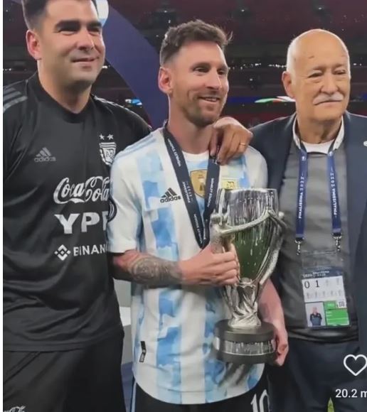 ادای احترام لیونل مسی به مردی که باعث ستاره شدن او شد ادای احترام لیونل مسی به مردی که باعث ستاره شدن او شد