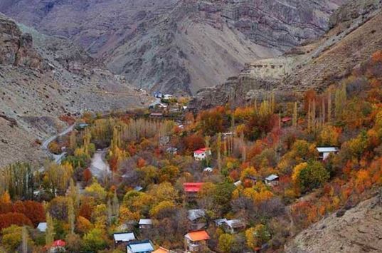 جاده چالوس یکی از کلاسیک‌ترین مسیر‌های ایران که پاییز حال و هوای متفاوتی به خود می‌گیرد!