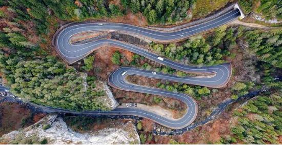 جاده چالوس یکی از کلاسیک‌ترین مسیر‌های ایران که پاییز حال و هوای متفاوتی به خود می‌گیرد!