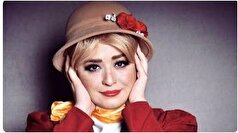 تصویر آزیتا حاجیان در اوایل انقلاب با حجاب و مانتوی بلند