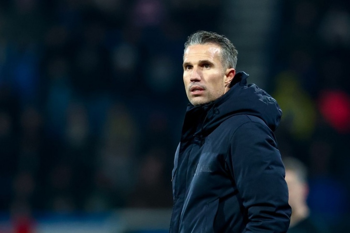 پسر رابین فن پرسی، سرمربی فاینورد، اولین بازی خود را برای این باشگاه در یک بازی لیگ اروپا انجام داد