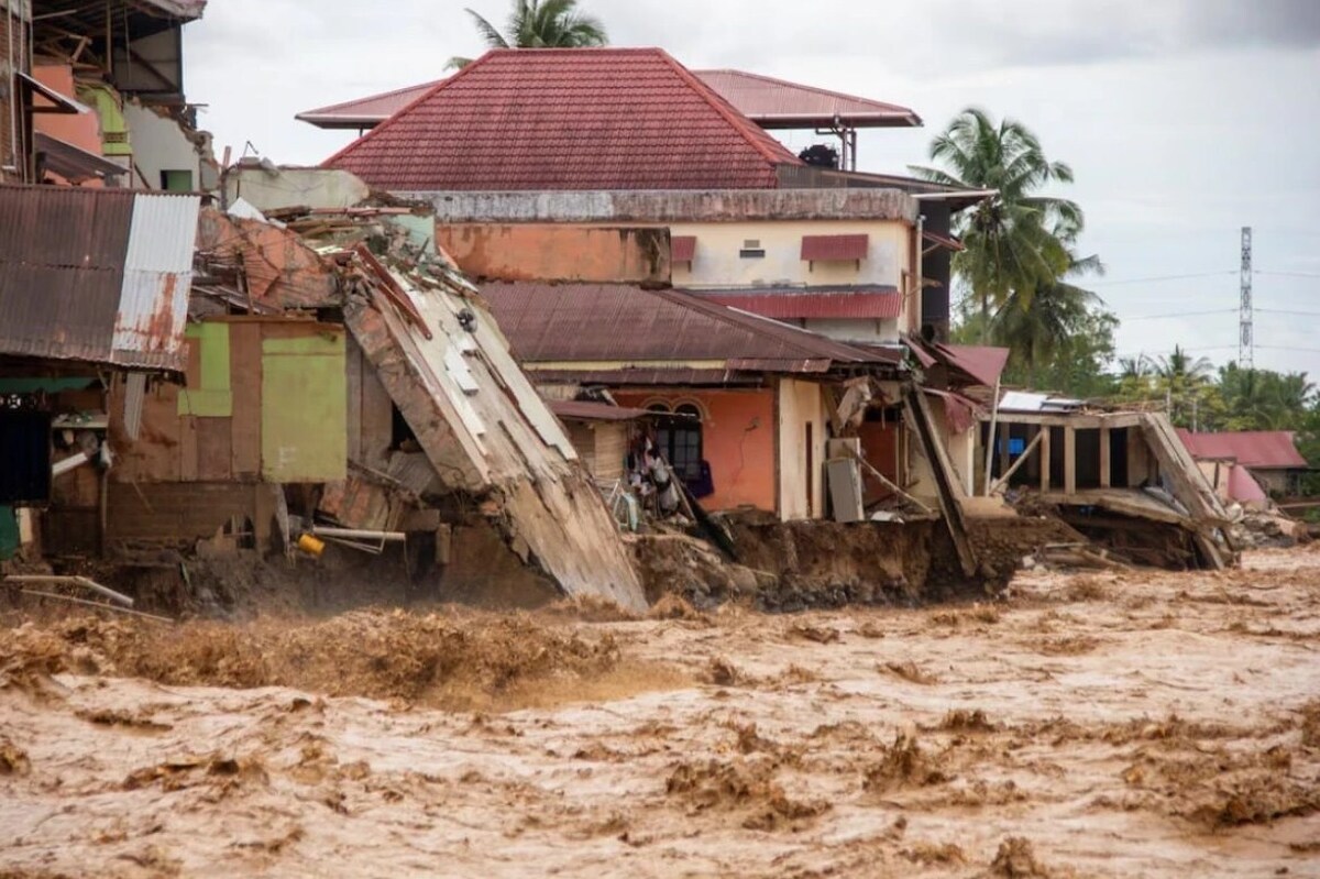 افزایش تلفات سیل و رانش زمین در سوماترای اندونزی به ۱۷۴ نفر