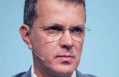 وزیر دفاع رومانی پس از رسوایی مربوط به بیوگرافی‌اش استعفا داد!