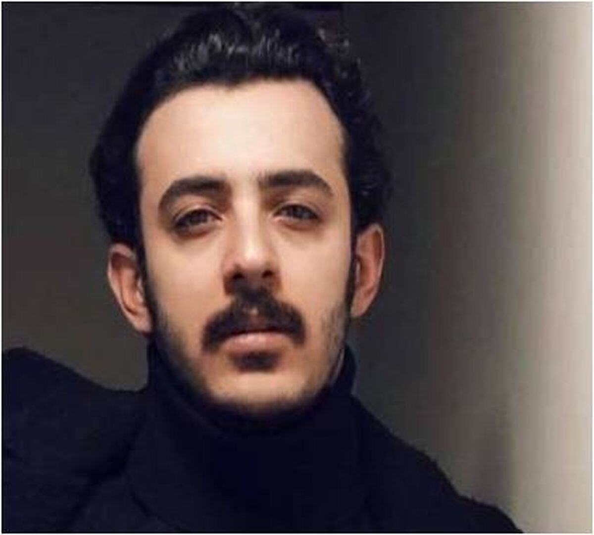 دونفره‌های بامزه علی شادمان گربه شیطونش در تخت خواب! +عکس