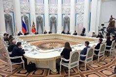 پوتین اظهار داشت که علم باید خارج از سیاست باشد.