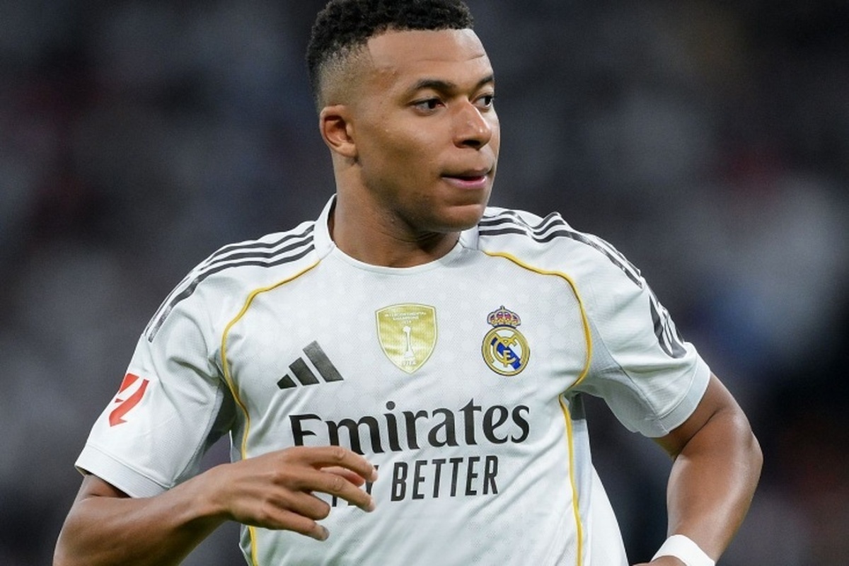 «به فرانسوی بد.» امباپه توضیح داد که چگونه هواداران المپیاکوس او را مورد آزار و اذیت قرار می‌دادند