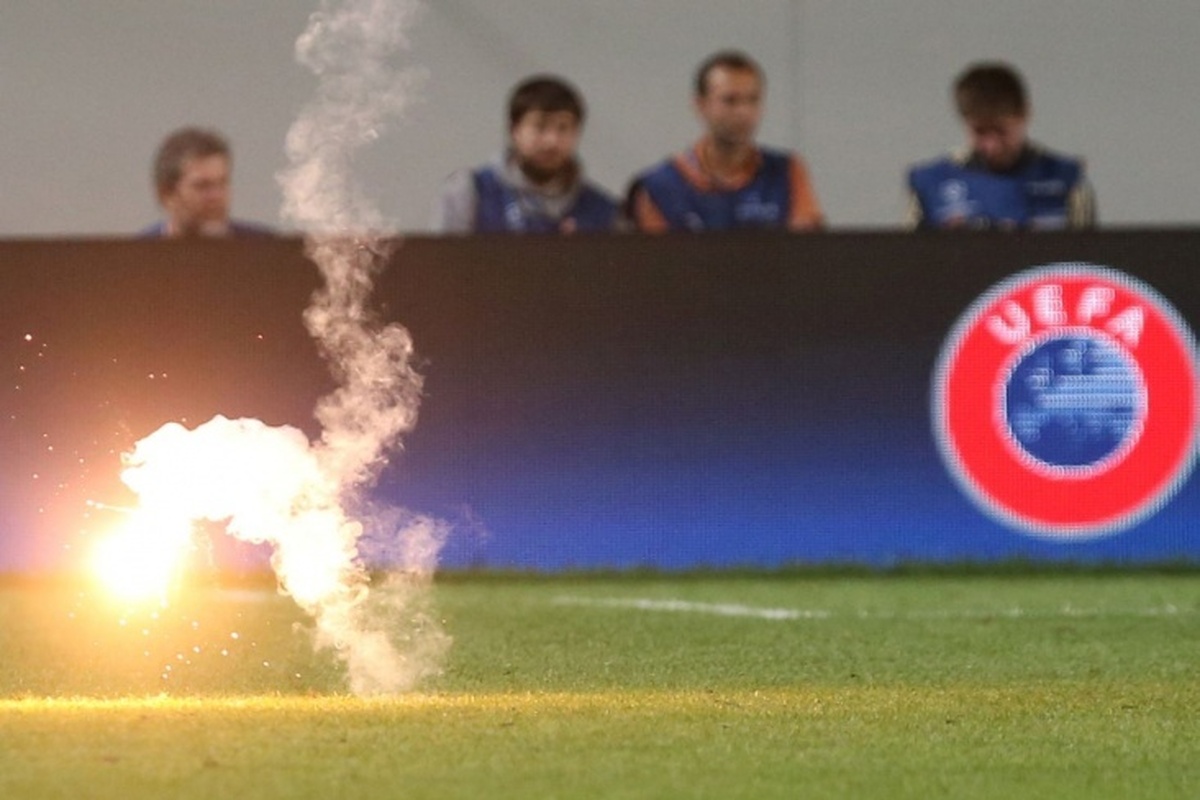 هشت هوادار یانگ بویز پس از اغتشاش در جریان بازی استون ویلا دستگیر شدند