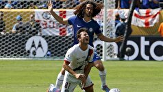 مارک کوکورلا یک دارت را به سمت باشگاه بارسلونا پرتاب کرد