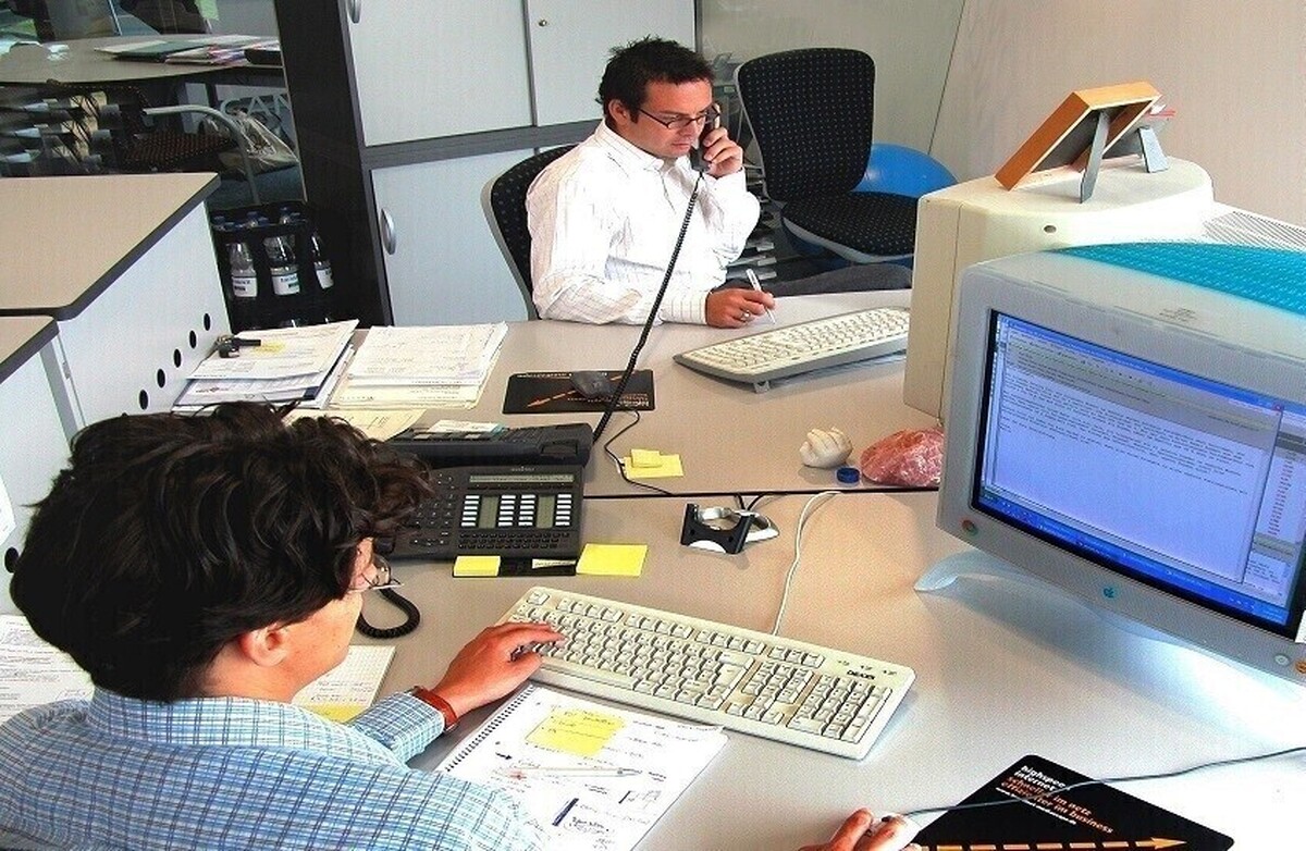 کار کردن جلوی صفحه نمایش: چقدر زمان بی‌خطر است و چگونه می‌توانیم از چشمان خود محافظت کنیم؟