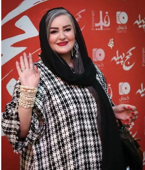 خودنمایی نعیمه نظام‌دوست با یک گوشواره بزرگ و عجیب غریب! +عکس