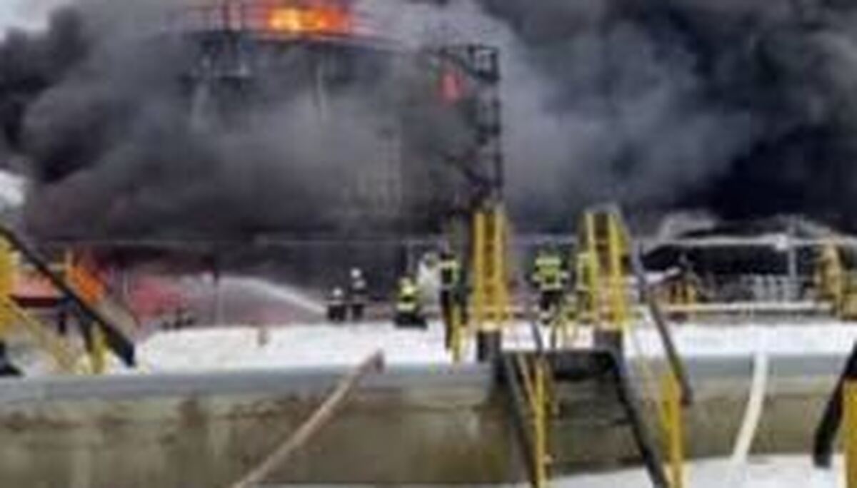 سقوط پهپاد موجب آتش‌سوزی در پالایشگاه نفت جنوب روسیه شد