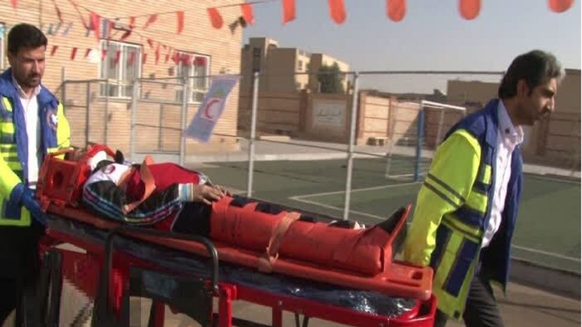 مانور سراسری زلزله در قم؛ آموزش دانش‌آموزان برای جامعه‌ای ایمن و تاب‌آور