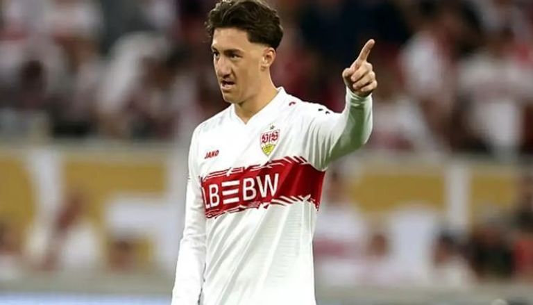 عکس - ویدیو| قلدری و انتقاد شدید پس از تمسخر بینی ستاره اشتوتگارت توسط بازیکن هلندی عکس - ویدیو| قلدری و انتقاد شدید پس از تمسخر بینی ستاره اشتوتگارت توسط بازیکن هلندی