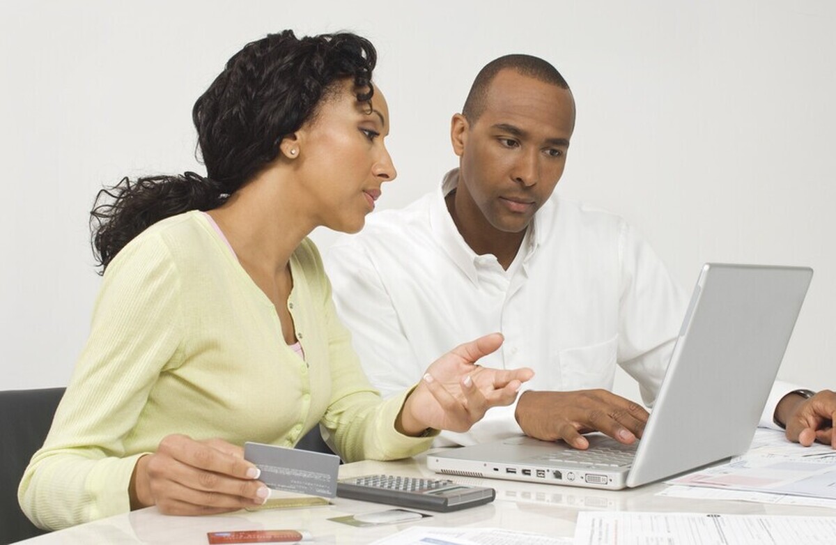 با افزایش تورم، بدهی یک خانواده آمریکایی به طور متوسط ​​از ۱۰۰ هزار دلار فراتر رفت