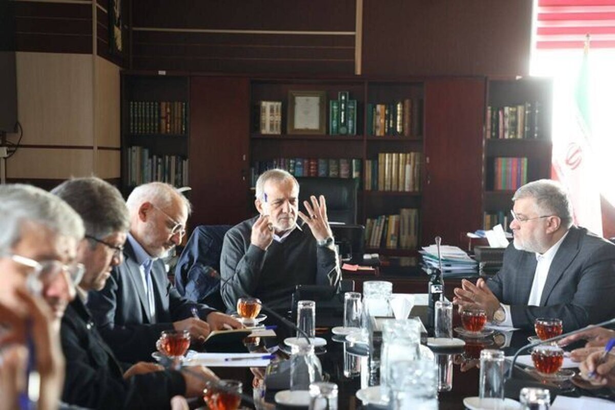 رئیس جمهور در استانداری تهران حضور یافت/ بررسی توسعه شبکه ریلی استان با حضور پزشکیان