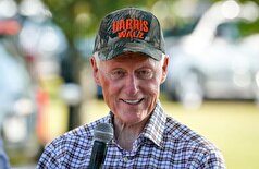 بیل کلینتون ۲۶ بار با هواپیمای شخصی این میلیاردر سفر کرد... او در مرکز رسوایی جنسی اپستین قرار دارد