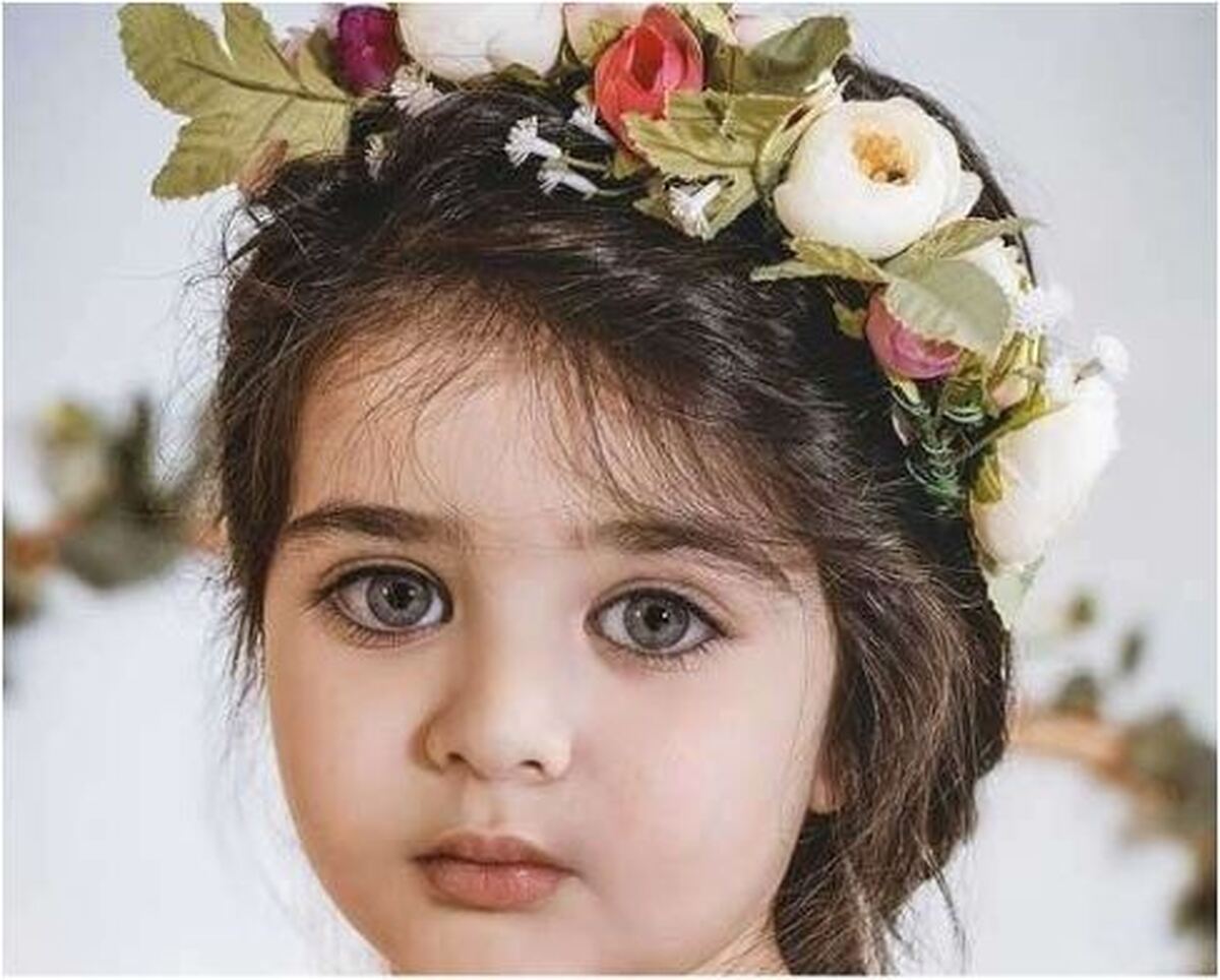 تصویر کمتر دیده شده از چهره ساده و جذاب مادر زیباترین دختر بچه ایرانی!