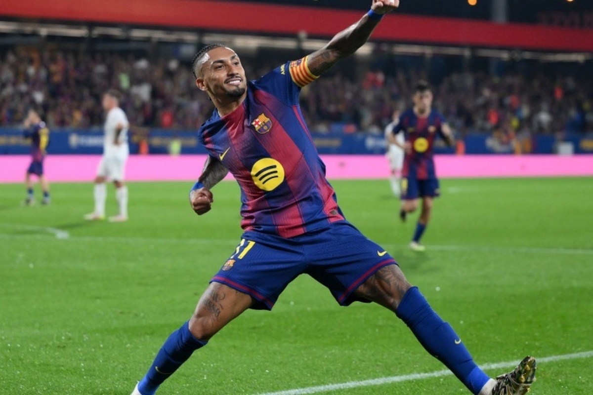 فلیک روی رافینیا: یکی از گلزن‌ترین بازیکنان تیم