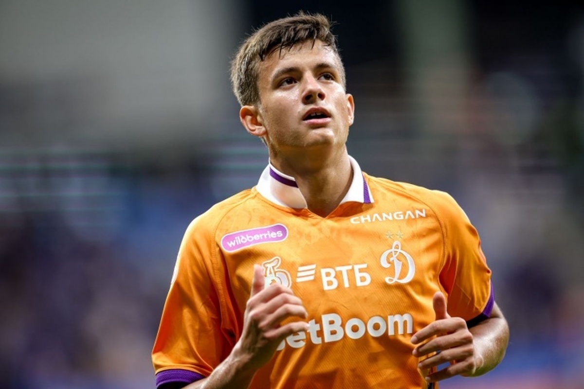 اوکیشور، بازیکن دینامو، معتقد است که می‌تواند به سطح برناردو سیلوا برسد