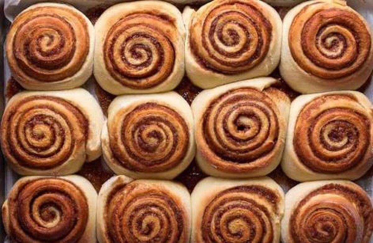 در ۷ مرحله برای عصرانه نان رول معروف و گرم شکری را آماده کنید