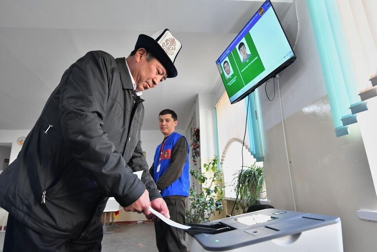 آغاز رأی‌گیری برای انتخاب ۹۰ نماینده دوره هشتم پارلمان قرقیزستان