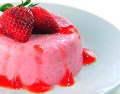 کرم توت فرنگی یک دسر ساده و اقتصادی برای دورهمی‌های دخترانه و تولد