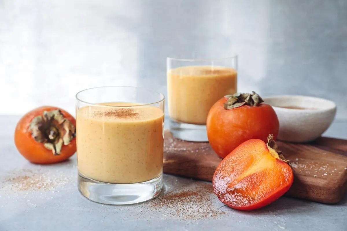 یک لیوان شیر خرمالو؛ طعمی متفاوت از میوه محبوب پاییزی