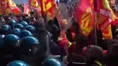 فیلم| از گرانی تا درگیری خیابانی؛ ایتالیا ملتهب شد، پلیس مقابل معترضان!