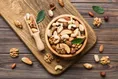روزانه یک مشت آجیل بخورید؛ خطر فشار خون بالا تا ۲۶ درصد کمتر می‌شود!