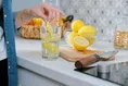آب ولرم ناشتا چه تأثیری بر بدن دارد؟ واقعیت درباره ترکیب آب و لیمو