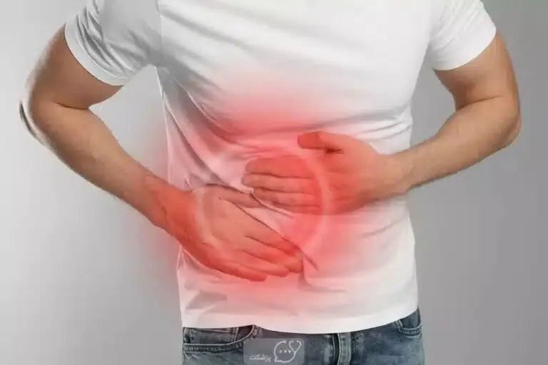چرا زیر دنده راست درد می‌گیرد؟ با علت‌های احتمالی این درد آشنا شوید