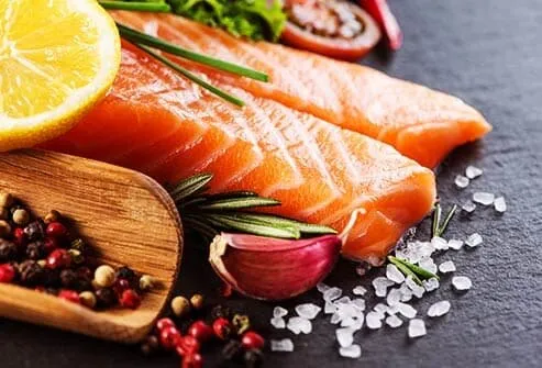 همه ماهی‌ها به یک اندازه مفید نیستند؛ کدام نوع با کاهش خطر مرگ ارتباط دارد؟