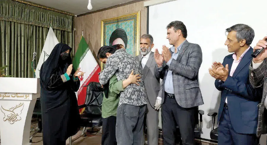 سارا نمی‌دانست برادری دارد؛ پایان ۱۸ سال جدایی با یک آغوش