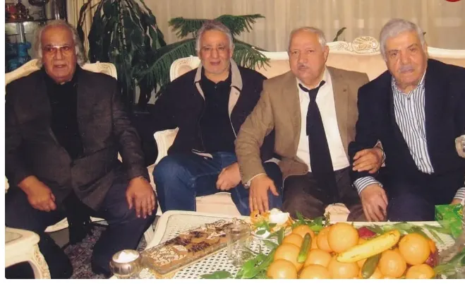 تصویری از پیری ناصر ملک مطیعی و محمدرضا طالقانی و نصرت الله وحدت در یک ضیافت اعیانی! تصویری از پیری ناصر ملک مطیعی و محمدرضا طالقانی و نصرت الله وحدت در یک ضیافت اعیانی!