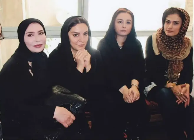 سیاه پوش شدن ماهایا پطروسیان در مراسم ختم یک بازیگر قبل از انقلابی! +عکس سیاه پوش شدن ماهایا پطروسیان در مراسم ختم یک بازیگر قبل از انقلابی! +عکس
